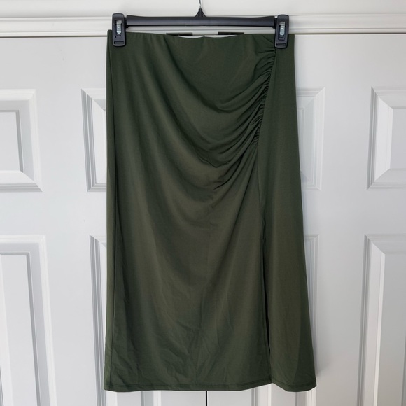 Scoop pull on stretch skirt size medium 8-10 green - Picture 1 of 9